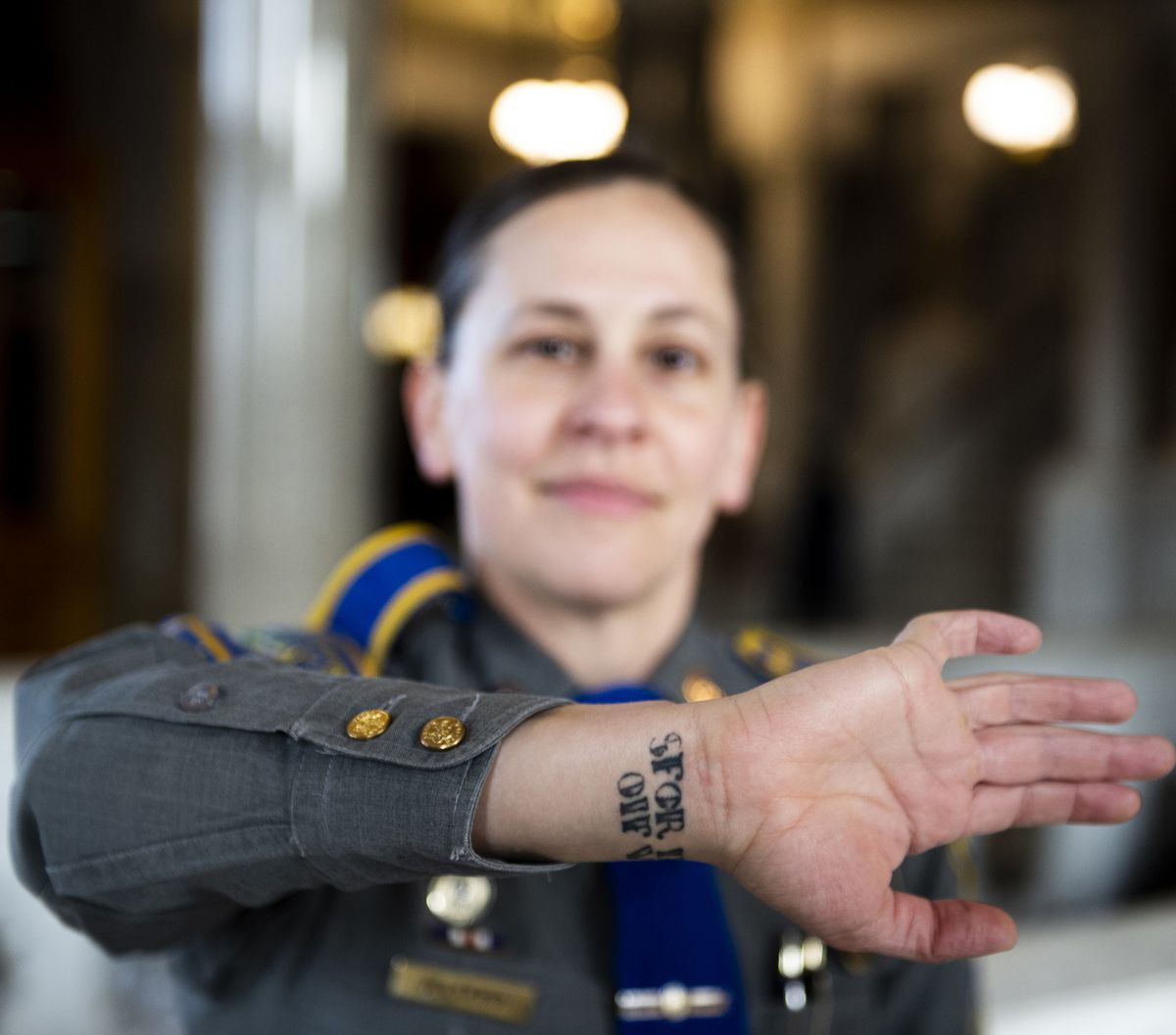 Can nys court officers have tattoos